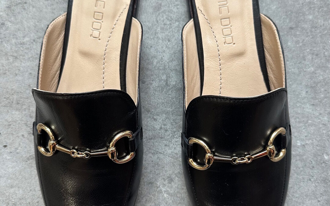 Mules Schwarz mit goldener Schnalle 37, 37 ½, 38, 39 ½, Leder